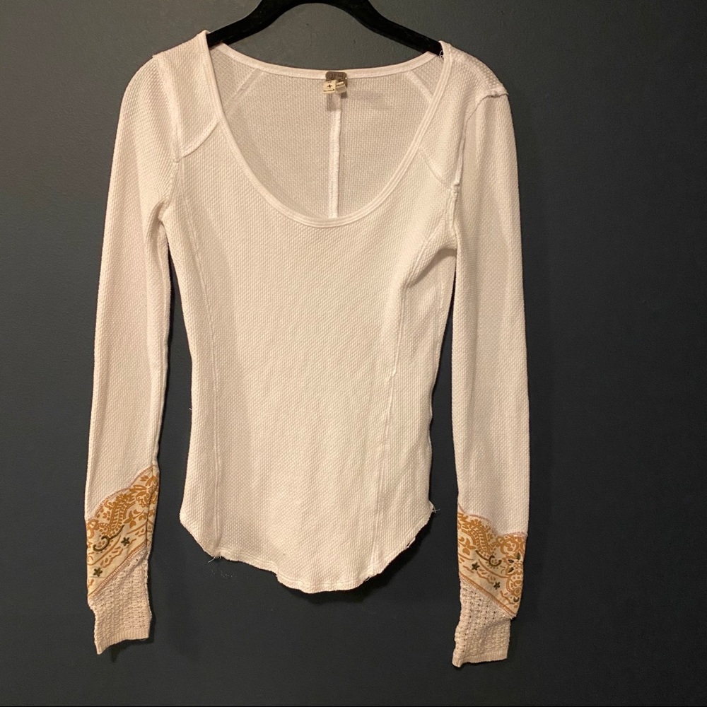 FREE PEOPLE light thermal top w/ fun cuffs
